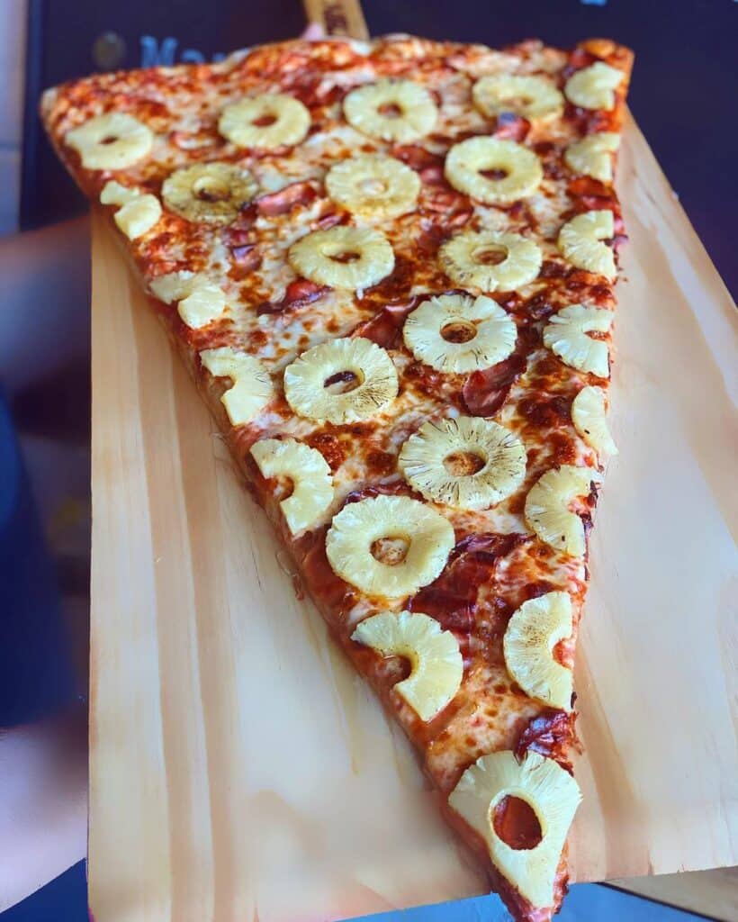 Does pineapple belong on pizza? Buonissimo